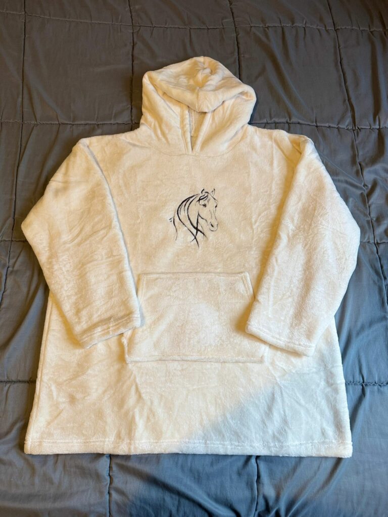 Broderie tête de cheval en ligne sur polaire